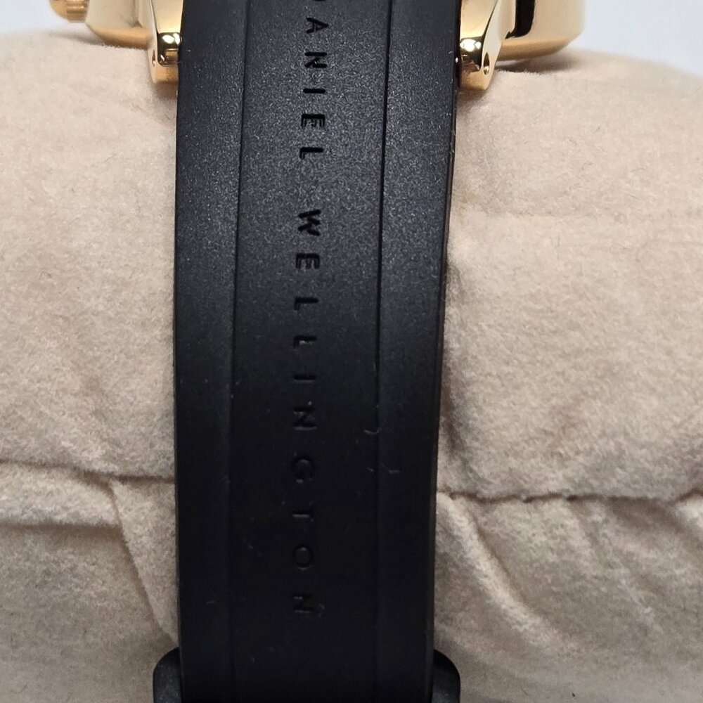 DANIEL WELLINGTON Iconic Motion 32 mm Watch Rose Gold Rubber Strap - Picture 10 of 16